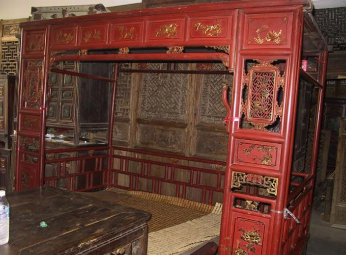 04 Antique Poster Bed 1